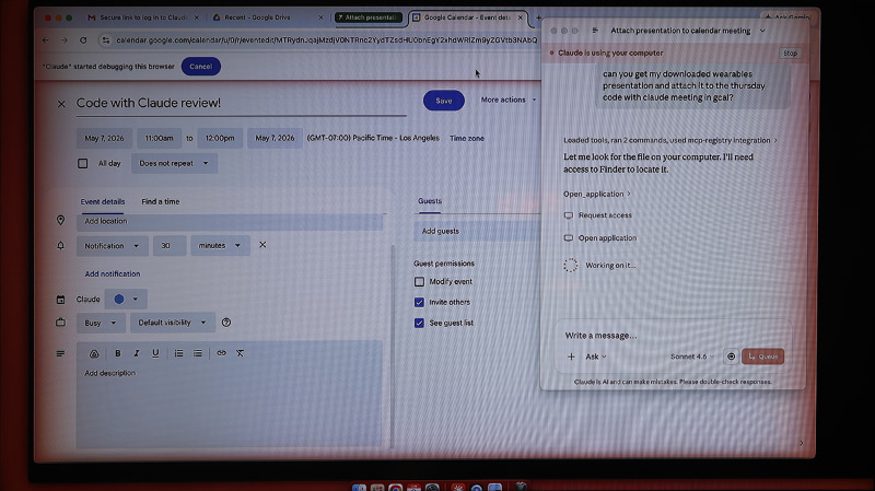 これは会場でのClaude Coworkのデモ。Claudeがデスクトップを自律的に操作する