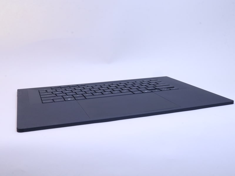 専用のワイヤレスキーボードはかなり薄型デザイン