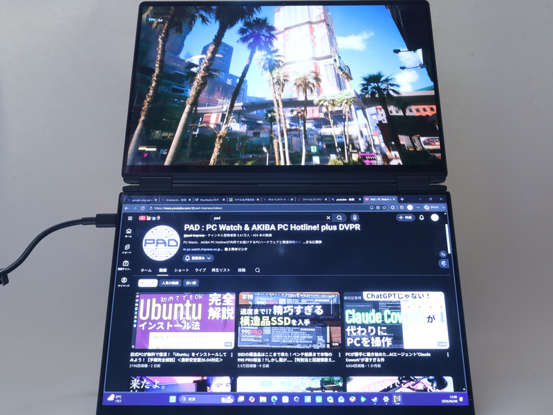 縦2画面を生かす効果的な方法はやはり、YouTube映像を楽しみながらゲームができること！上画面でゲームをするか、下画面でゲームをするかは好みが分かれるところ