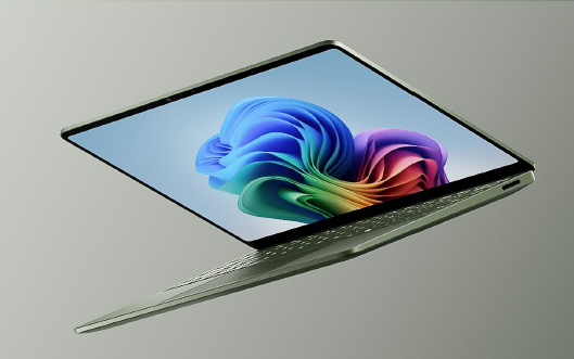 Surface Laptop, 13.8-inch(8th Edition)(写真提供: Microsoft)