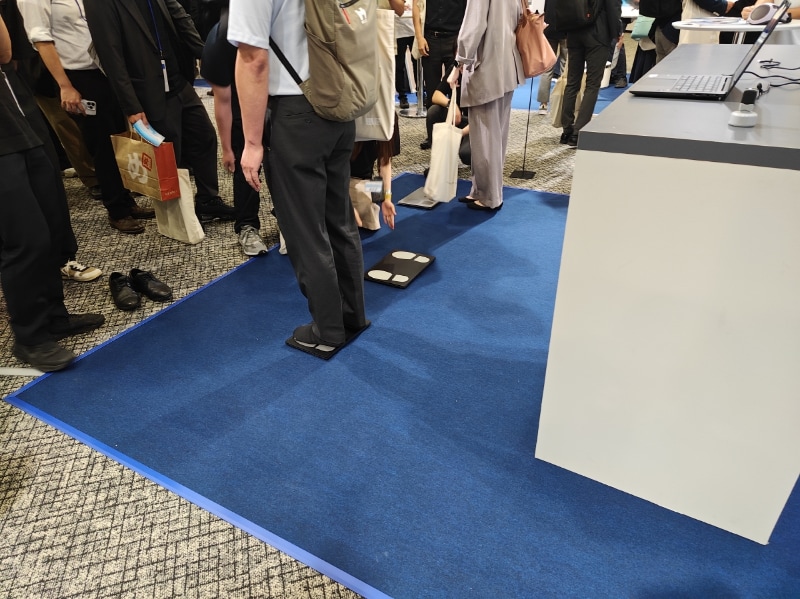 来場者自ら耐久性テストできる、というのはかなり斬新な取り組み