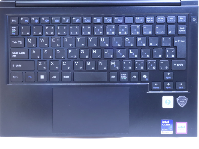キーボードレイアウトはテンキーレスのコンパクトレイアウト