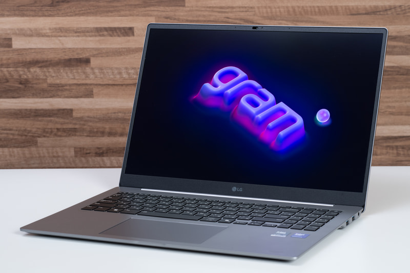 LG gram Pro 16(16Z90U-KUB5J)。実売価格は35万円前後