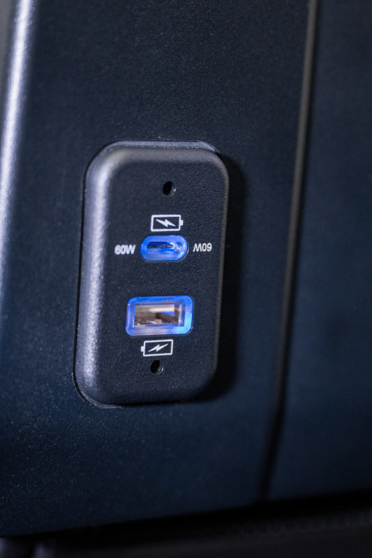 Type-Aに加えてType-CのUSB電源を備えた座席もある(写真: スターフライヤー提供)