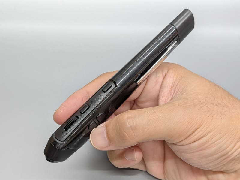 製品本体。フォルムが流線型であるためルアーのように見えなくもない
