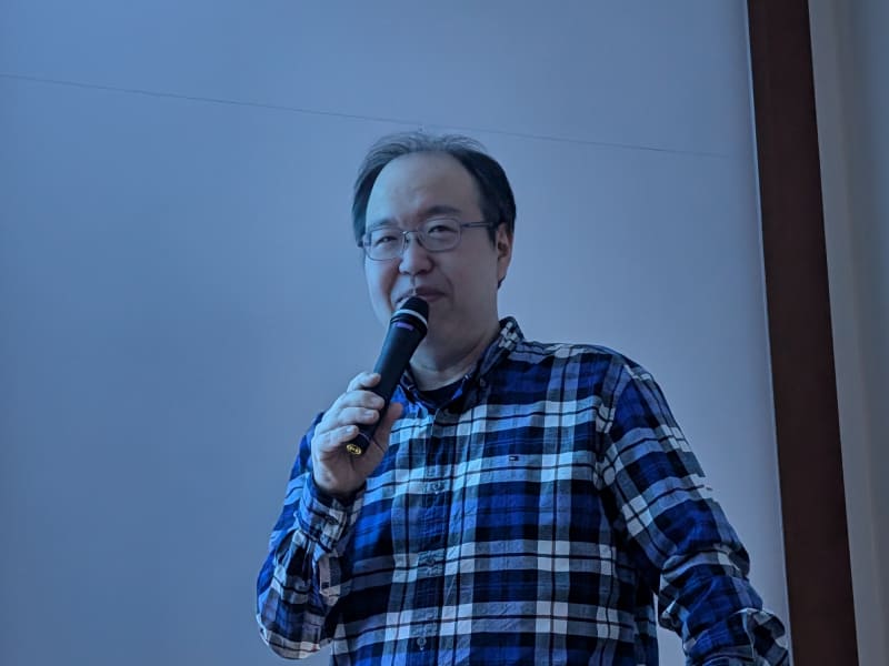 最初の登壇者は、PC Watchではおなじみのライター、笠原一輝氏。筆者にとっても偉大なるパイセンの1人だ