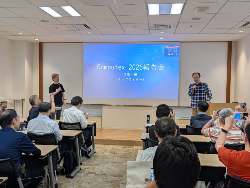会場では撮影OKとのことで、笠原氏が登場するとみんなで一斉にカメラを構えて撮影をスタート