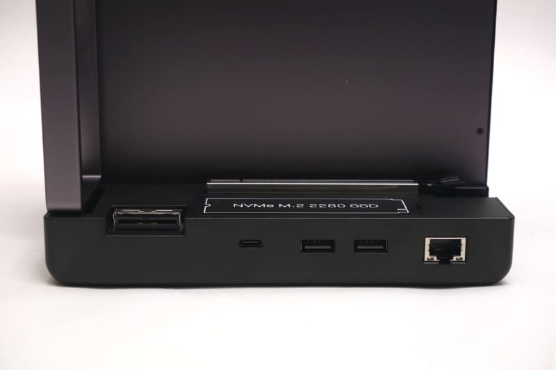 ポートはUSB 3.2 Gen 2 2基、Gigabit Ethernet