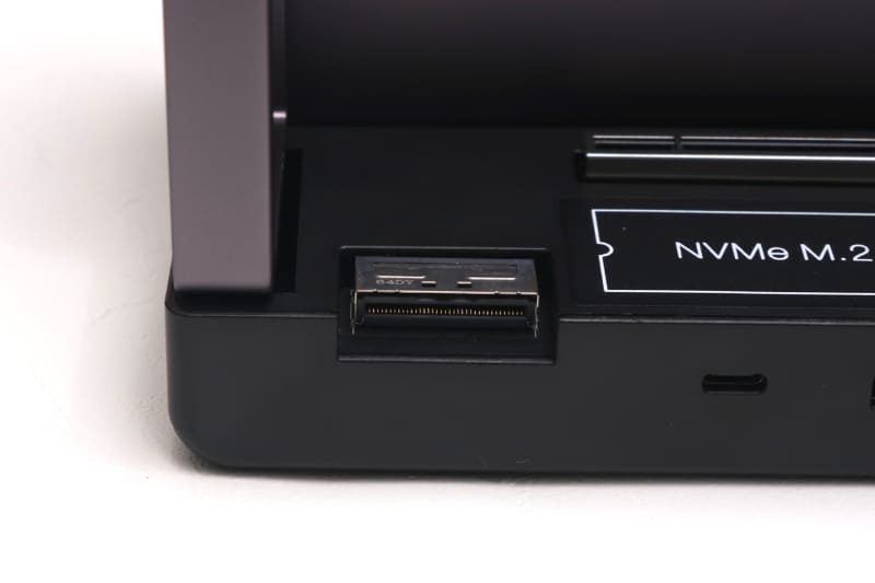 MCIO 8iポート。これはGPD G2の方のポート