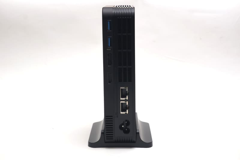 背面はDisplayPort 2.1、HDMI 2.1、USB 3.2 Gen 2が2基、2.5Gigabit Ethernetが2基(リンクアグリゲーション対応)