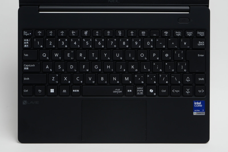 19mmフルピッチ、ストローク1.5mmの85キー日本語キーボードを搭載
