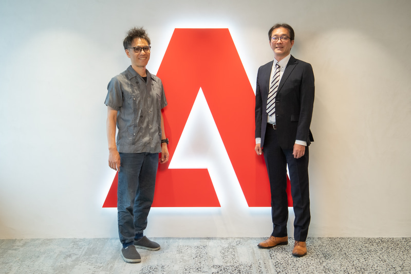 アドビ マーケティング本部 マーケティングマネージャーの轟啓介氏(左)と、法務政策渉外本部 取締役・本部長 弁護士の浅井孝夫氏(右)