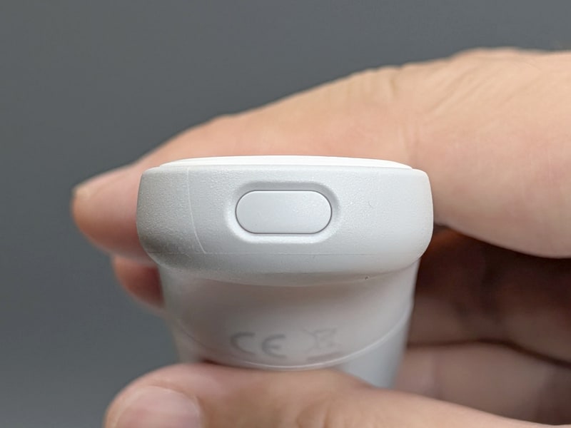 先端にあるのはBluetoothボタン。ここでペアリングを行なう