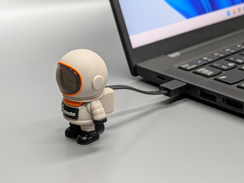 j5create「JUAW22」。メーカーは「ワイヤレスクロスリンクドングル」と称している。実売価格は7,980円