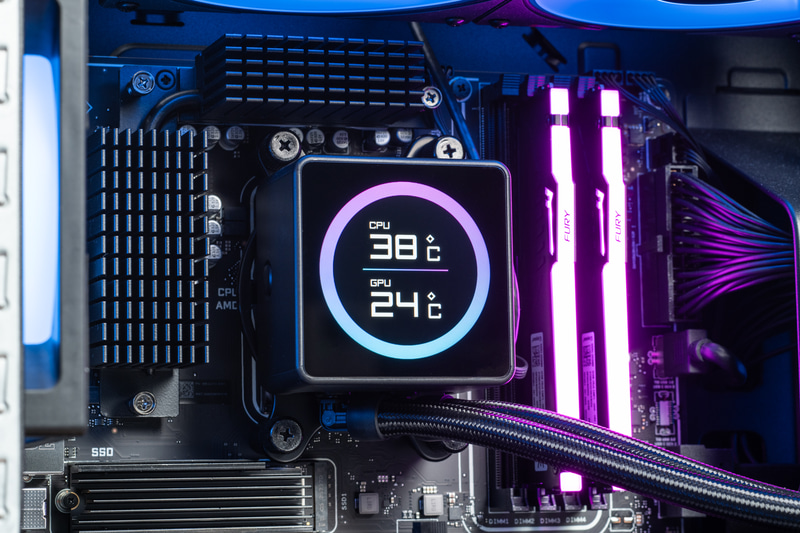 水冷ヘッドは2.1型液晶を搭載
