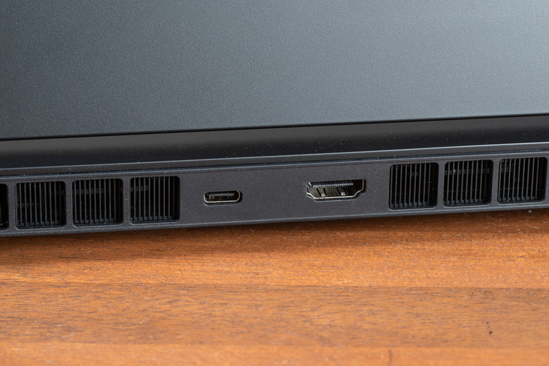 背面にUSB 3.2 Gen 2 Type-C(PD、DisplayPort Alt Mode対応)、HDMI 2.1