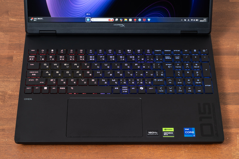 キーボードはRGBバックライト装備