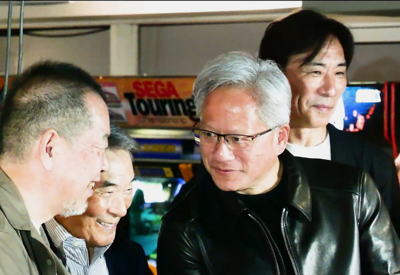 中央が入交氏、左が鈴木裕氏