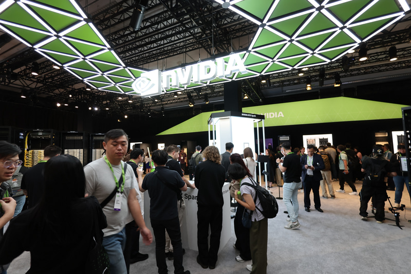 GTC 2026 TAIPEIの展示会場。ここでは、一部のRTX Sparkマシンにおいて、来場者も実機に触れられる実動デモが行なわれていた