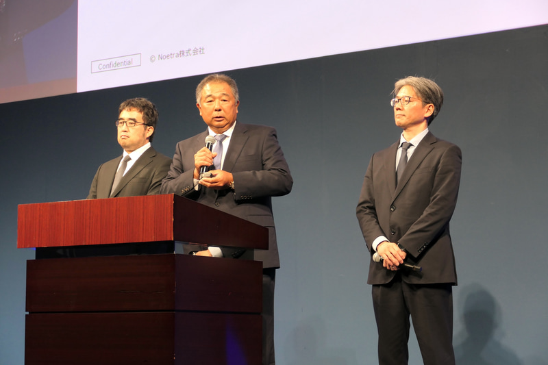 左からNoetra 開発戦略室 室付 Preferred Networks共同創業者 代表取締役社長 岡野原大輔氏、Noetra 代表取締役社長 丹波廣寅氏(中央)、国立研究開発法人産業技術総合研究所 人工知能研究センター 副研究センター長 濱崎雅弘氏(右端)
