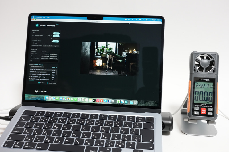 強運転でMacBook Airの底面へ風を送ったところ、スコアは3885ptsとなった(最小テスト時間は10分、測定時の室温は24.2℃)