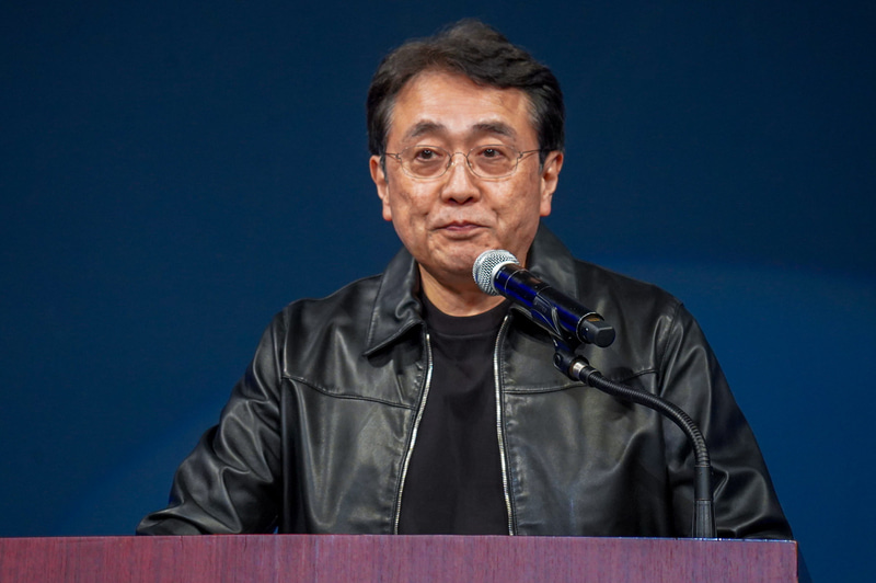 「革ジャンCEO」として知られるフアン氏をリスペクトして「革ジャン大臣」となった赤沢経済産業大臣