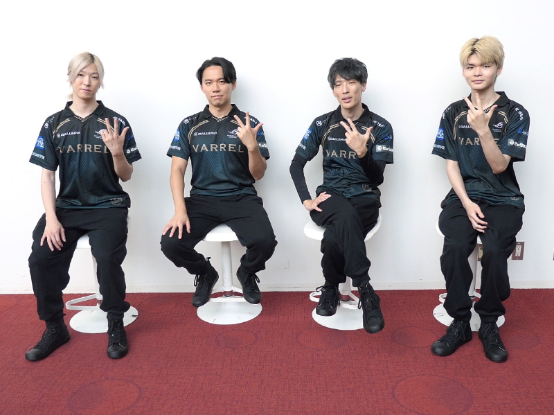 VARRELのメンバーは、左から水派、ときど、リーダーのマゴ、わびいちの4人