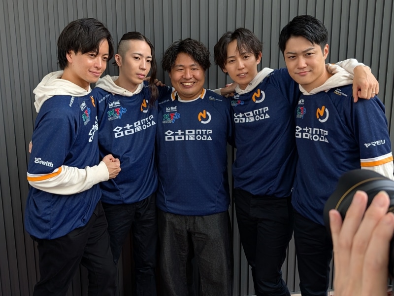 応援団長のマッキー氏も来ていたので、選手たちと一緒に1枚撮らせてもらった