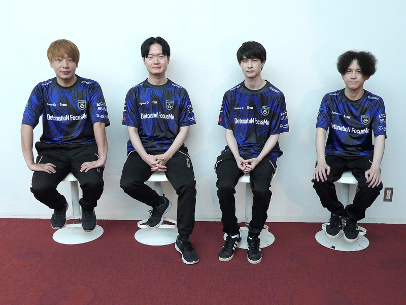 DetonatioN FocusMeは左からリーダーの板橋ザンギエフ、新たに加入したKEI.B、ナウマン、竹内ジョンの4人