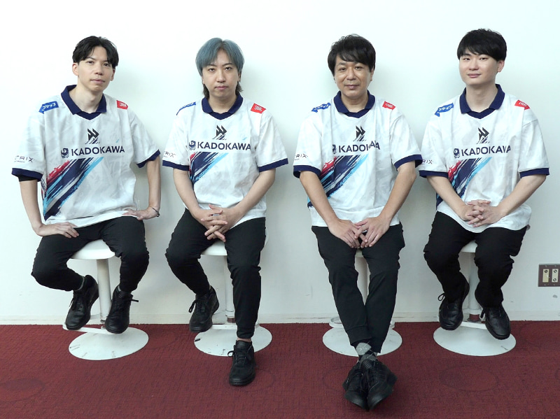 KADOKAWA FAV gamingは、左からもけ、藤村、sako、りゅうきちと4人のメンバーは同じだが、新たにりゅうきちがリーダーとなる新体制でSFLに挑む