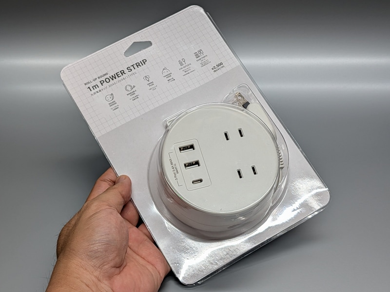 製品パッケージ。この手の製品は他メーカーからもそっくりの製品がリリースされていることもしばしばだが、3COINSは本製品をはじめ独自色の強い製品が多い