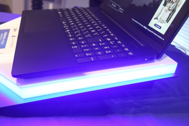 本体右側面