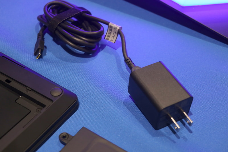 ACアダプタはUSB Type-C