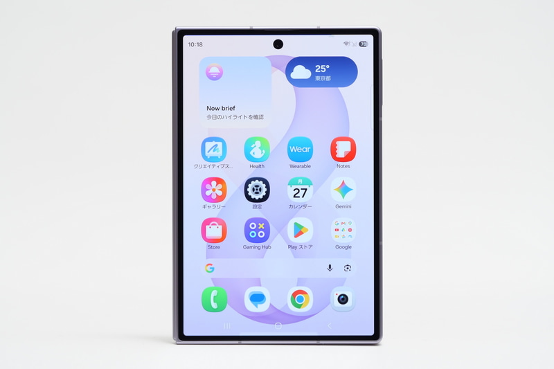 Z Fold8のカバーディスプレイ。アスペクト比16:10の5.5型ディスプレイを採用
