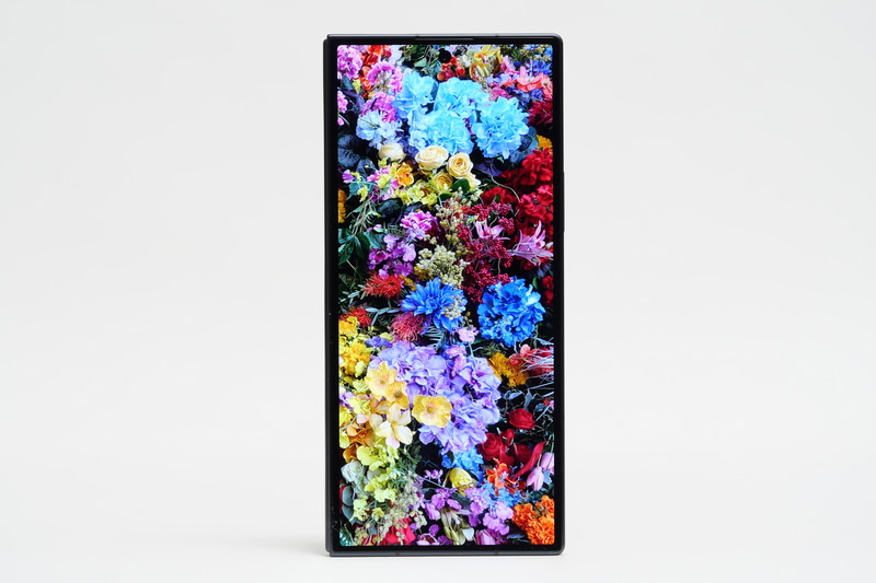 Z Fold8 Ultraのカバーディスプレイ。アスペクト比21:9、1,080×2,520ドット、リフレッシュレート1～120Hzの6.5型有機EL「Dynamic AMOLED 2X」を採用