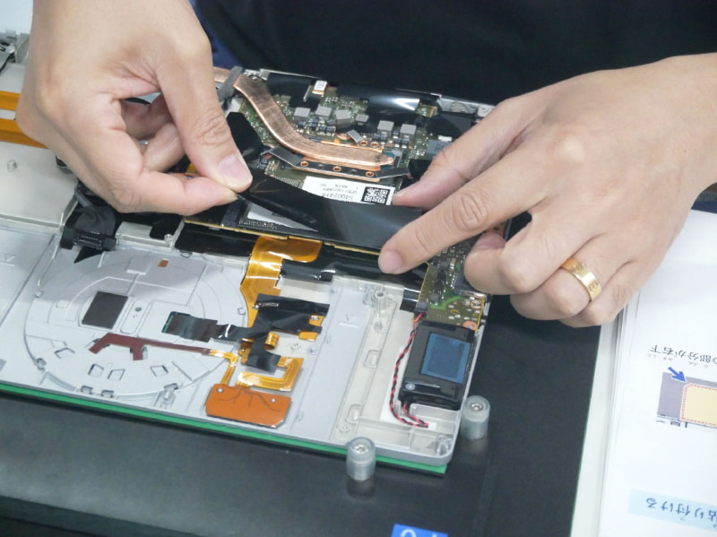シートを取り付けてSSDの取り付け作業が完了