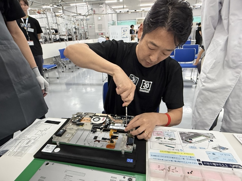 SSDをネジで固定する