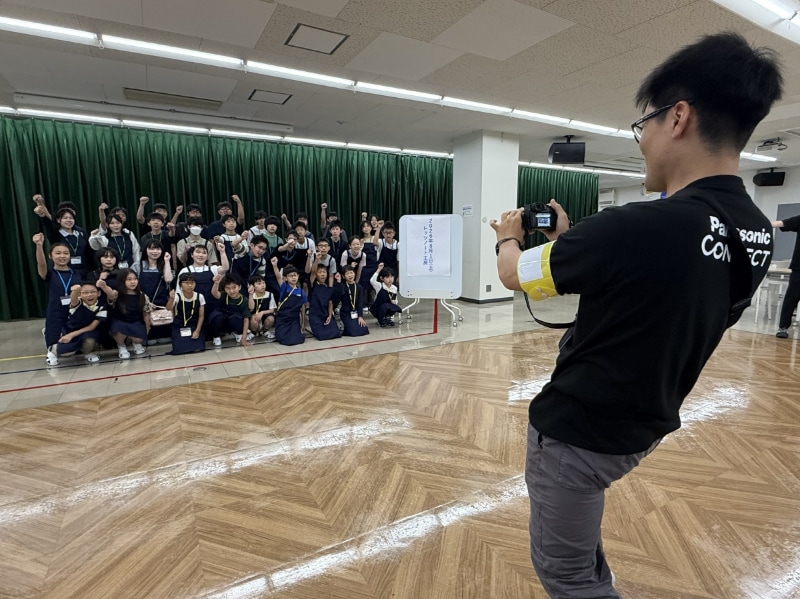 組み立てが終わり、参加者全員で記念撮影