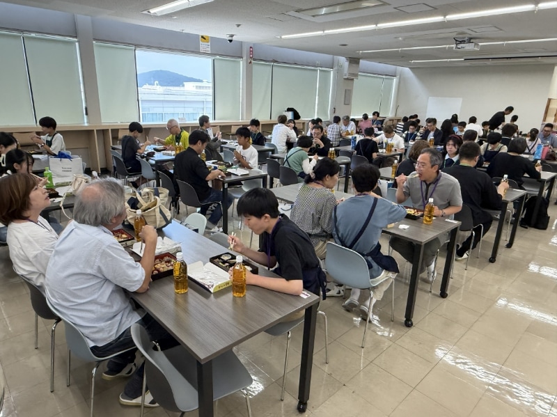 みんなで昼食タイム