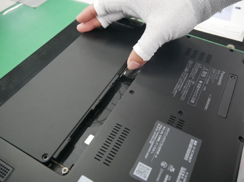 バッテリを取り付ける