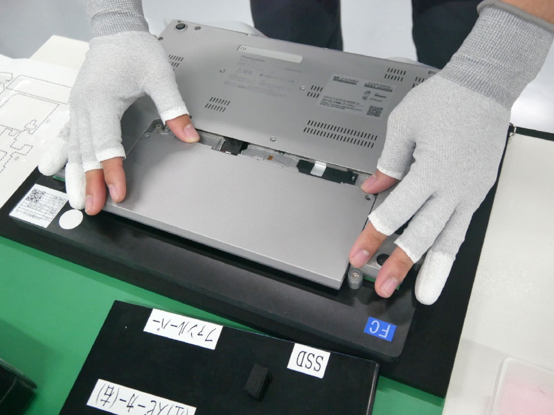 FC7にバッテリを取り付ける。これもSC7と同じものを使用している