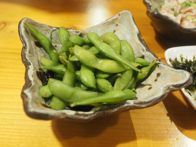 枝豆も塩がきいていて美味しかった。2人分の前菜としては十分な量だ