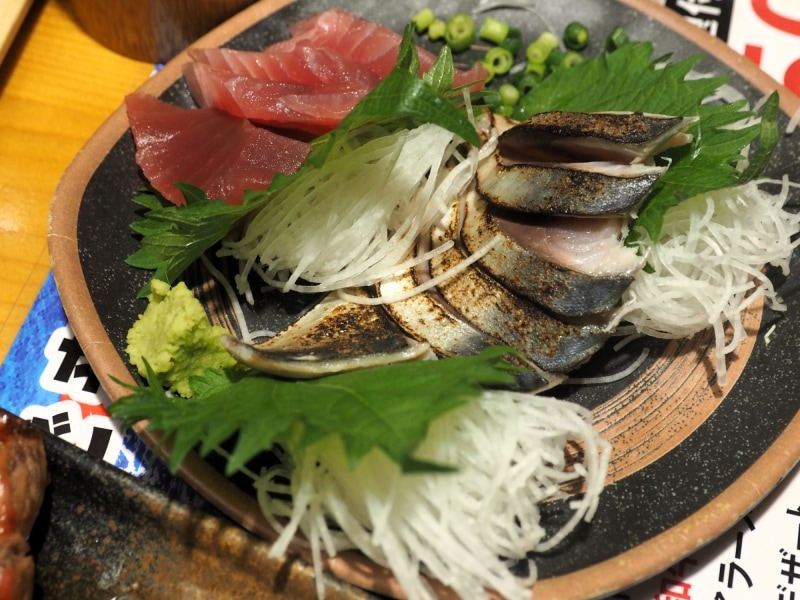 同時に炙り〆鯖とまぐろのお造りが出てきた