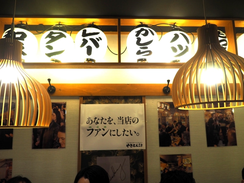 「あなたを当店のフアンにしたい。」も、ジェンスン・フアン氏にちなんだもので、「フアン」の文字の上にはNVIDIAロゴによく似た渦巻き模様が描かれているのも芸が細かい