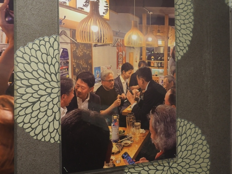 ジェンスン・フアン氏が店を訪れたときの写真