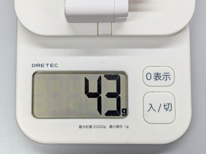 重量は実測43gと、単ポート30WのUSB PD充電器としてはいたって普通だ
