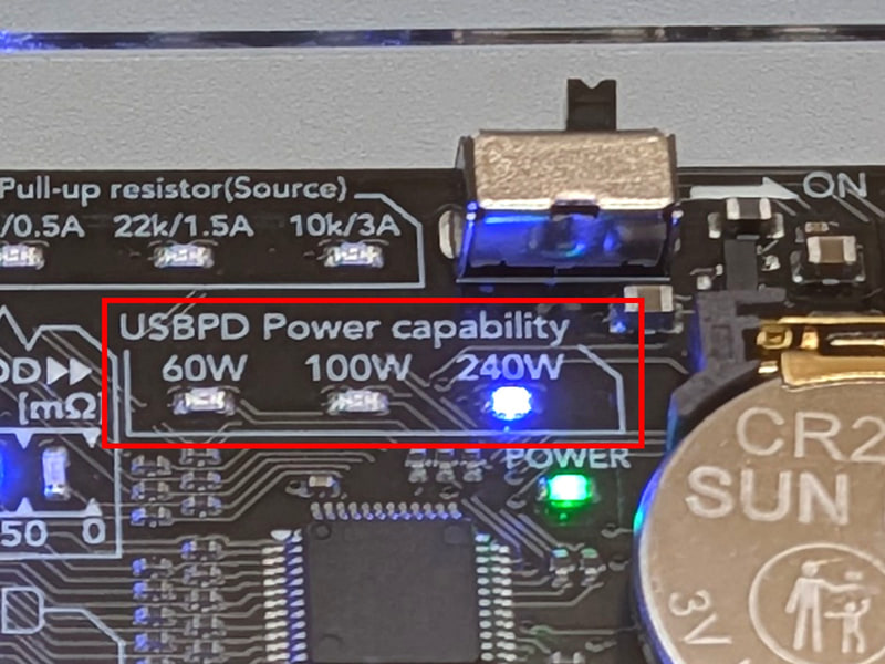 給電能力を表示できる。ちなみに240W(写真)は青、100Wは緑、60Wは橙と色分けされているので把握しやすい