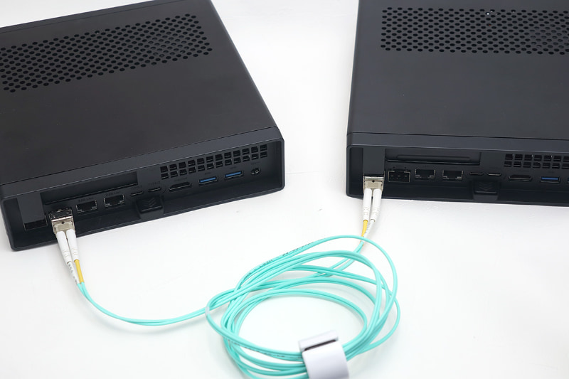 SFP+対応の10GBASE-SRモジュールとOM-3ケーブル