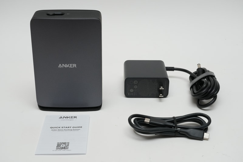 パッケージには、製品本体、最大140W出力対応のACアダプタ、USB 3.2 Gen 2 Type-Cケーブル(長さ1m)が同梱