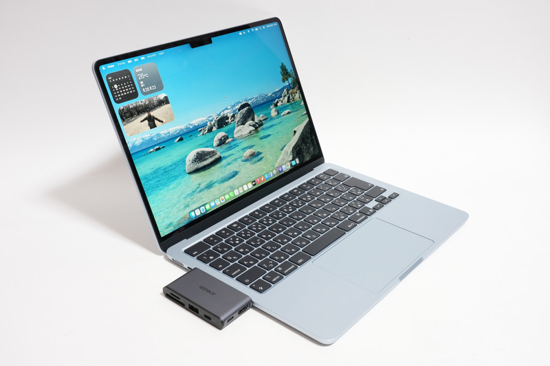 外出先では6-in-1 USB Type-Cハブとしてコンパクトに利用可能